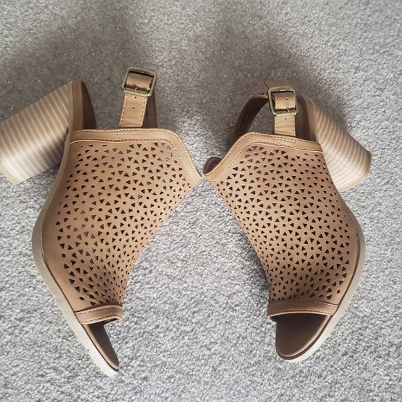 Universal Thread Shoes - Universal Thread Heels 7.5